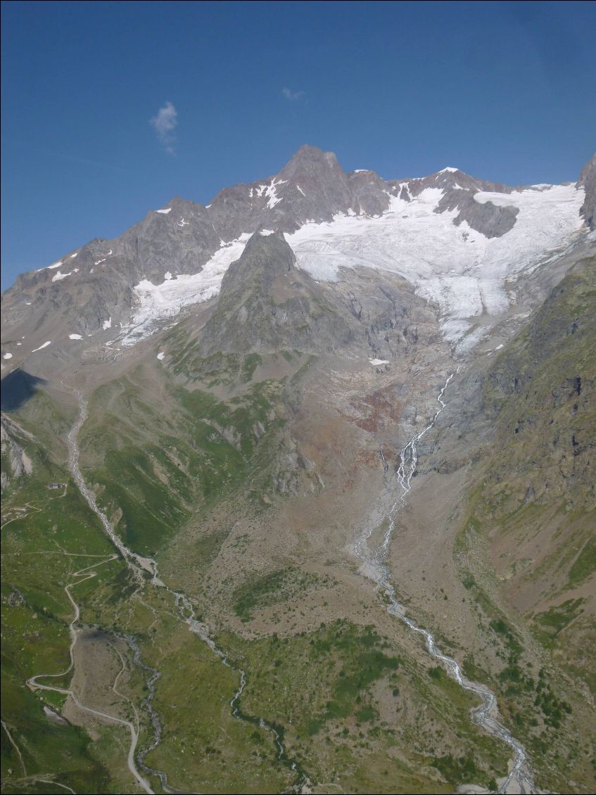 Aiguille des Glaciers au fond du Val Veni