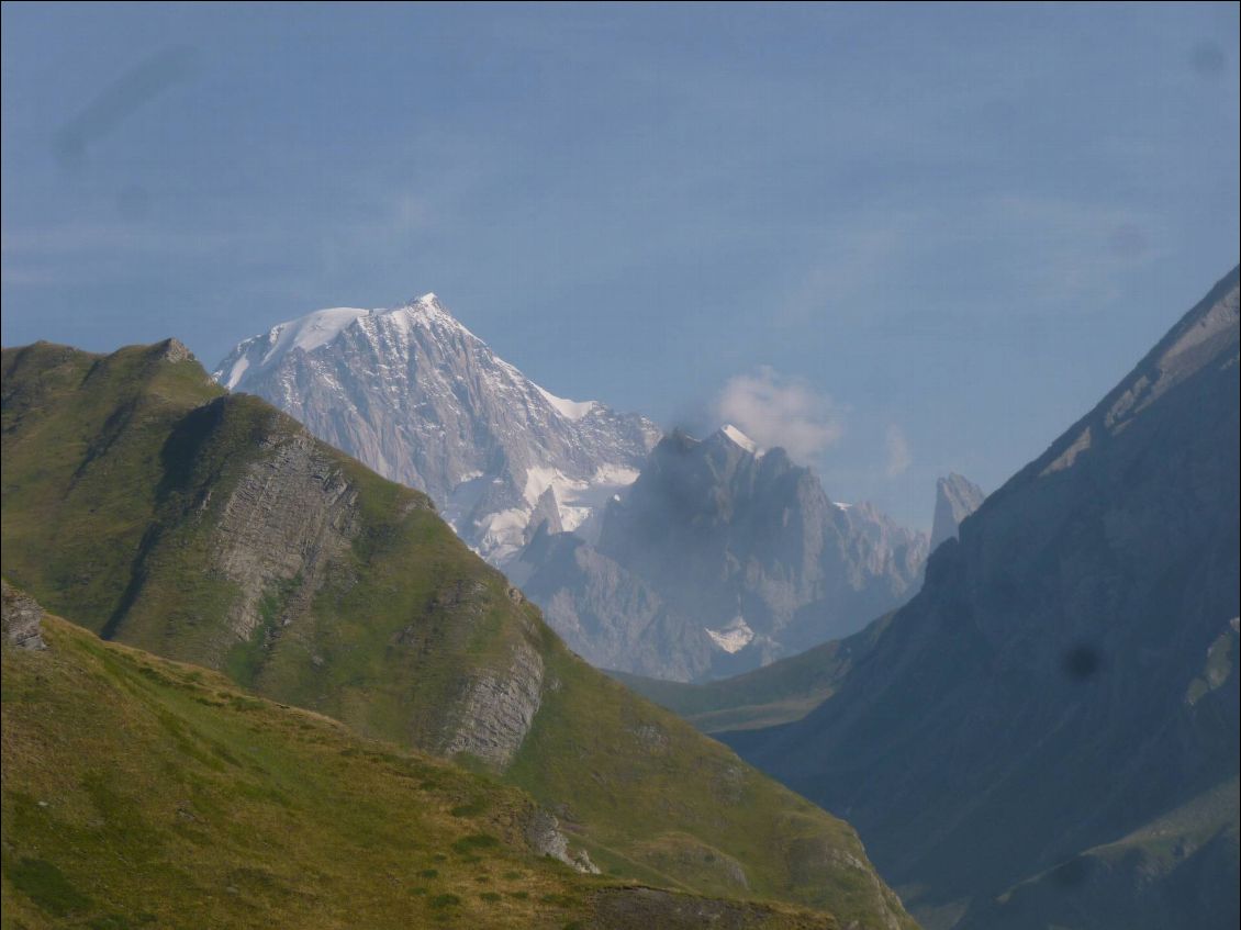 Du sommet, dernier regard vers le Mont Blanc : çà aurait décollé de là haut ce matin...