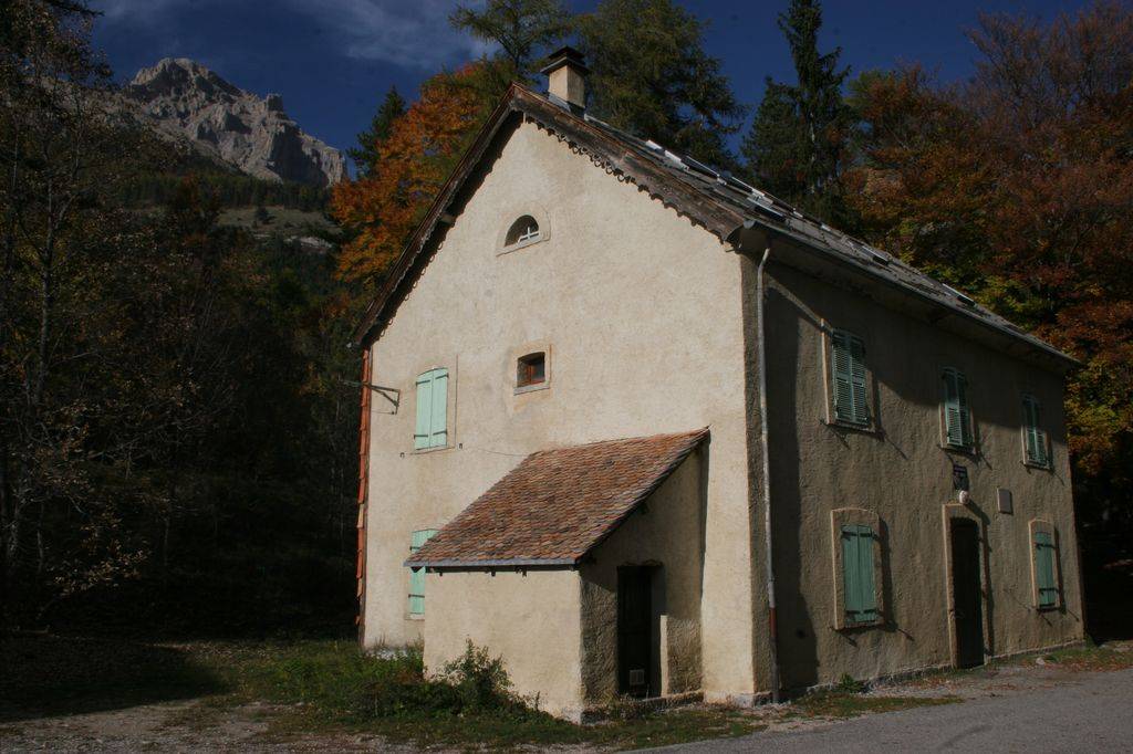 La maison forestière des Sauvas est maintenant un gîte sur le circuit de randonnée Retrouvance du Dévoluy.
