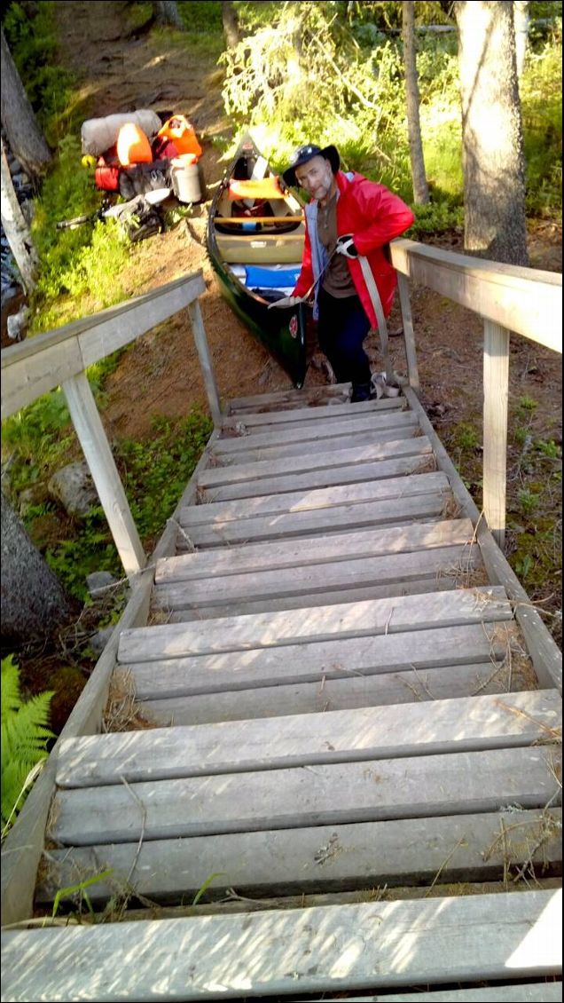 Portage en Norvège.... on ne s’embête pas avec le chariot, il y a des escaliers !