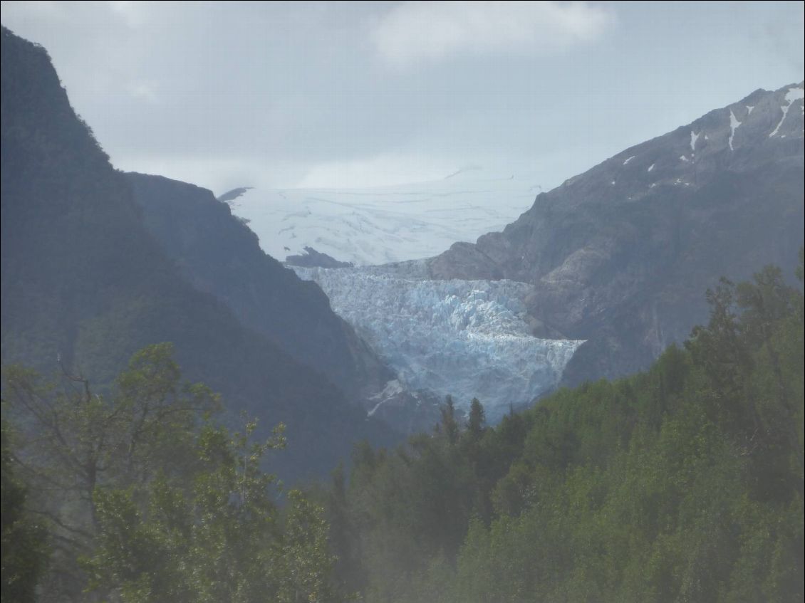 Glacier suspendu : Ventisquero Colgante.
