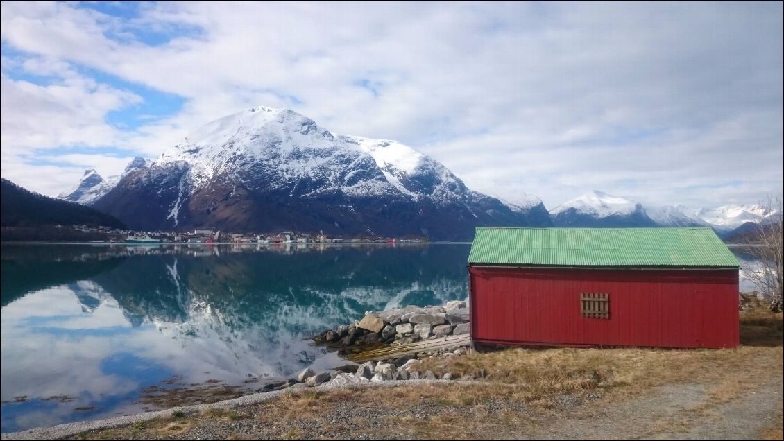 Cabanon face à Andalsnes.