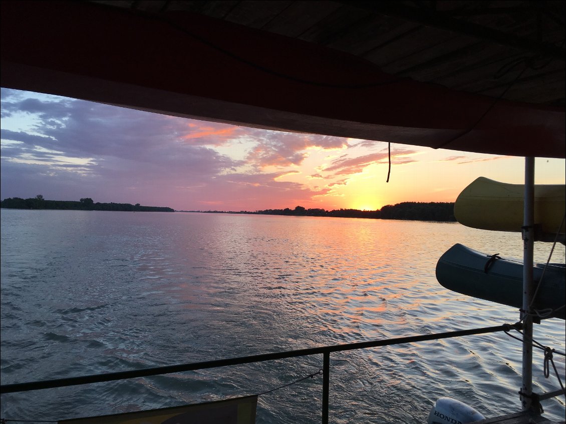 Dunavski rafting propose de voir des sunset depuis Novi Sad