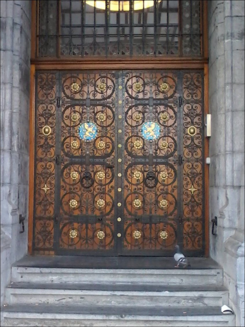 Une des petites portes latérales du Rijksmuseum