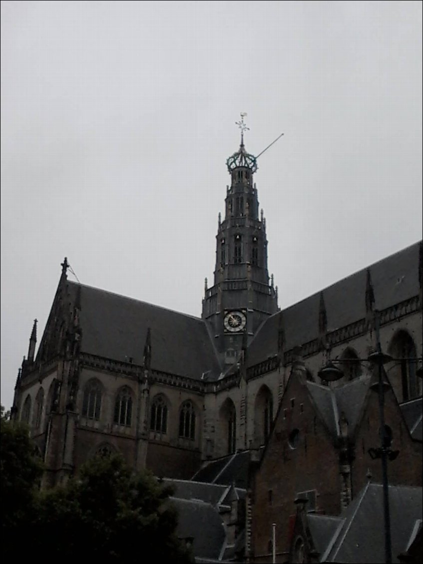 Sur la place du grand marché (Grote Markt) d'Haarlem.