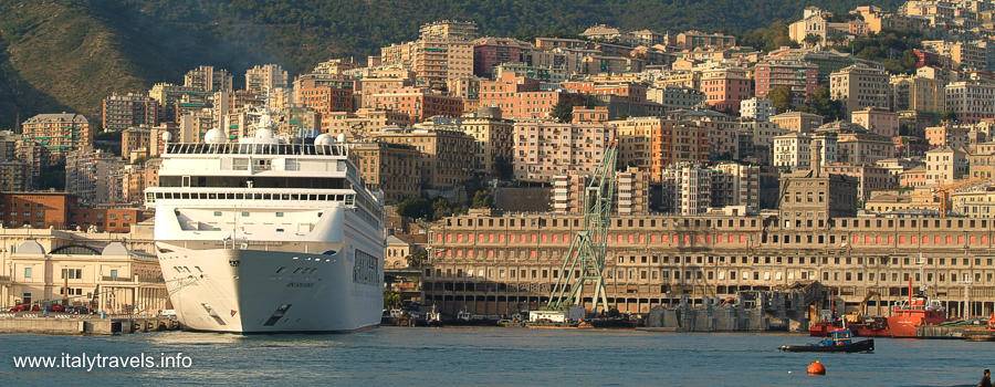 Cette photo trouvée sur internet illustre bien l'ambiance qui règne à Genova avec ces couleurs un peu ternes et son énooorme port.