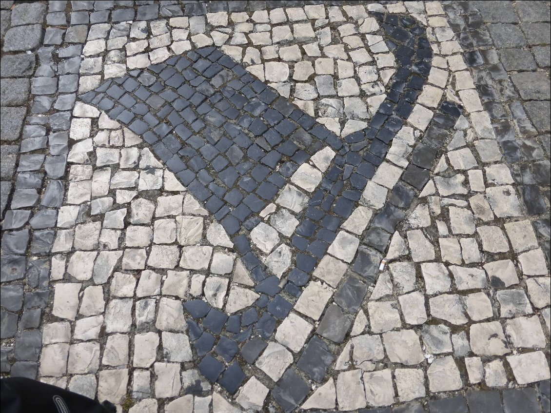 Au Portugal, les rues et trottoirs pavés sont remarquables