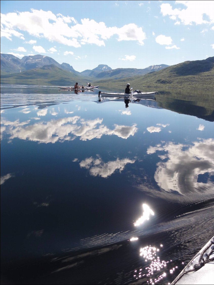 Le miroir du lac Skogsfjordvatnet