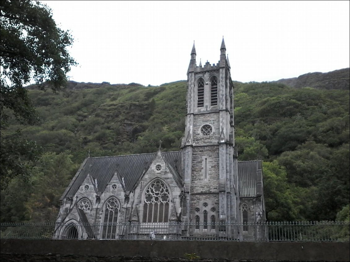 L'église néo-gothique.