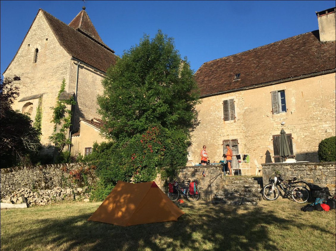 Emplacement de luxe, au prieuré de Monfaucon!