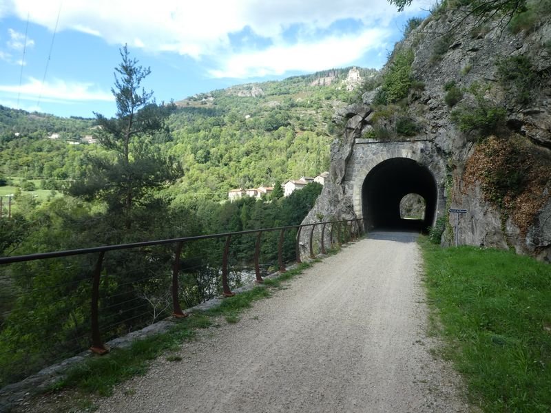 Il y a plusieurs tunnels en montant vers Saint-Agrève